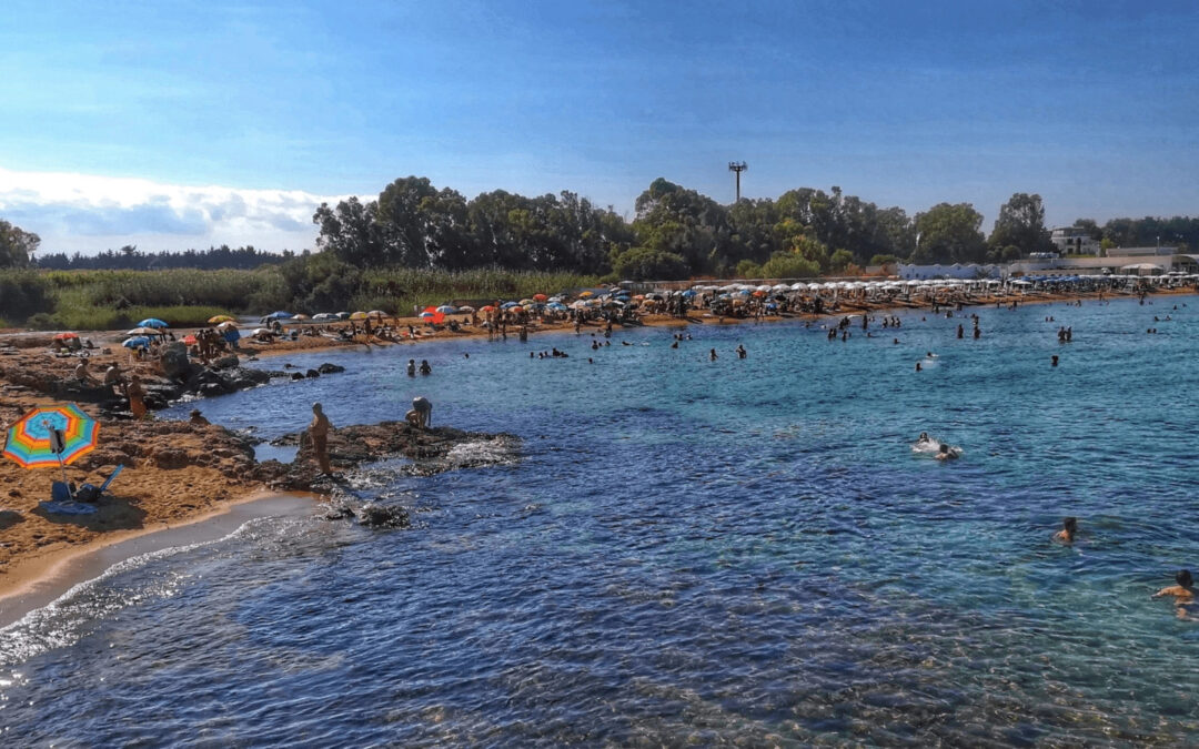 Trip to the beautiful beaches of Syracuse: Arenella – The family beach of Syracuse